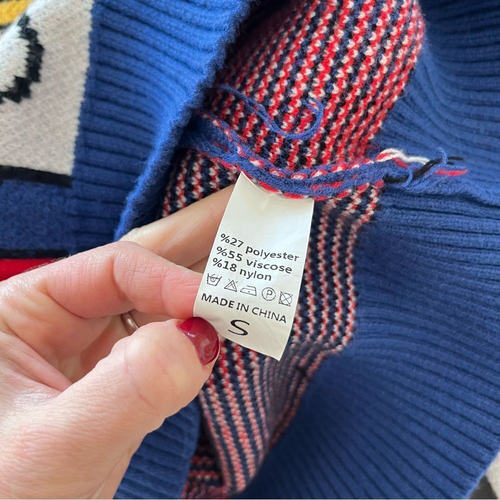 Disney Women's Small Crewneck Sweater. - Picture 8 of 8